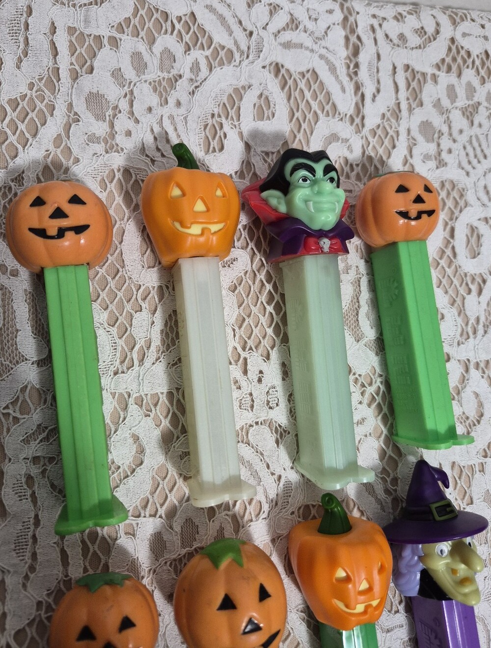 8 Halloween Pez - Picture 3 of 4